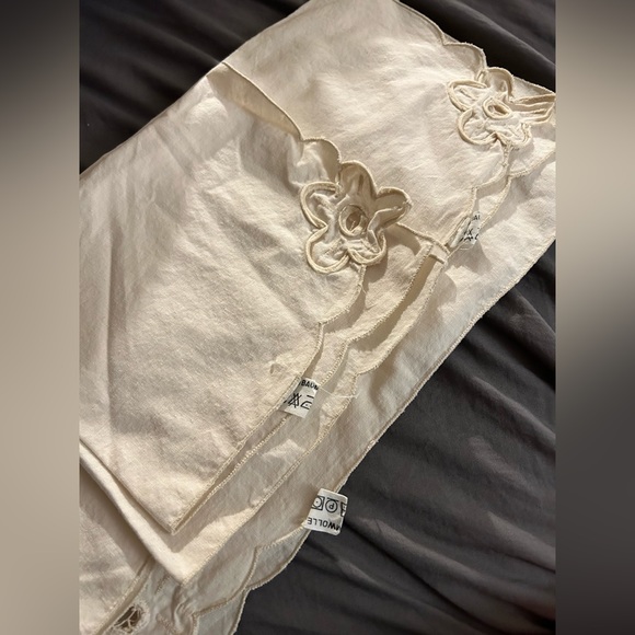 VTG Set of 3 Cream Floral Edge Napkins. Labeled 100 percent Bayonelle - Picture 2 of 7